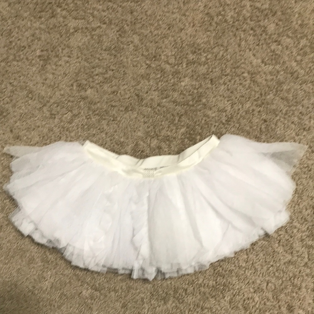 Mirella mesh soft tutu skirt with Lycra waistband size child M/L. White.